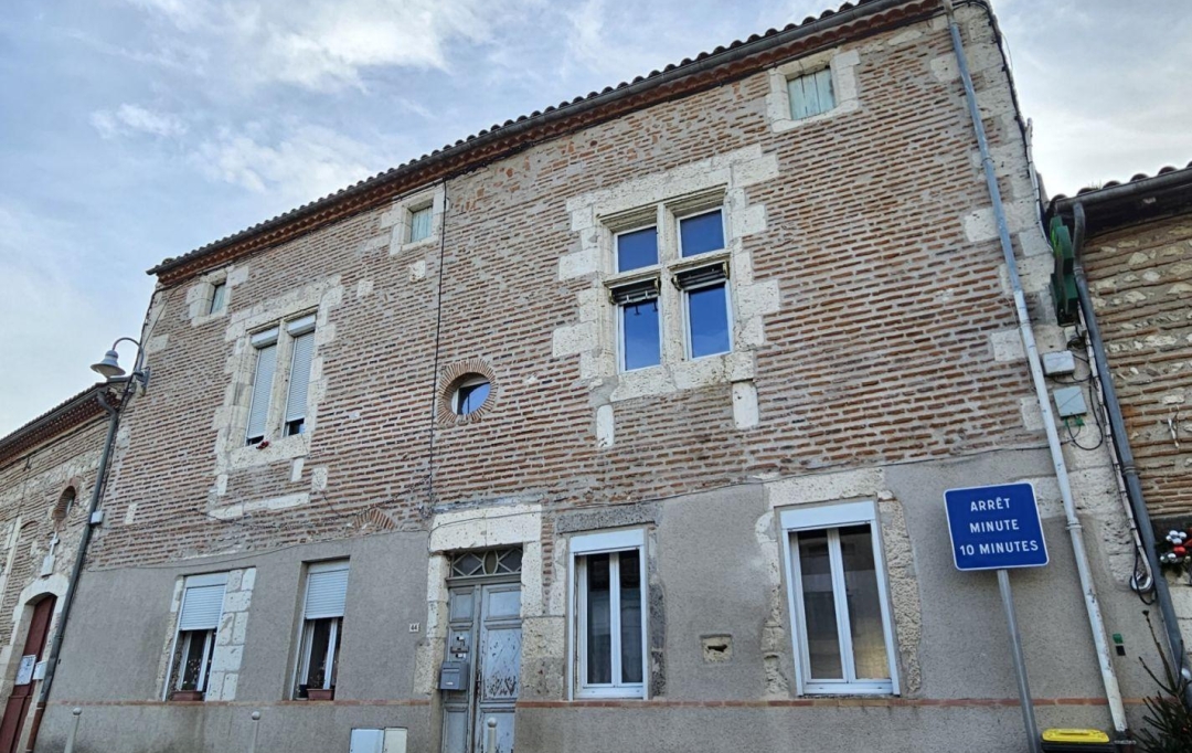 Annonces LOT ET GARONNE : Immeuble | LAFITTE-SUR-LOT (47320) | 381 m2 | 129 000 € 